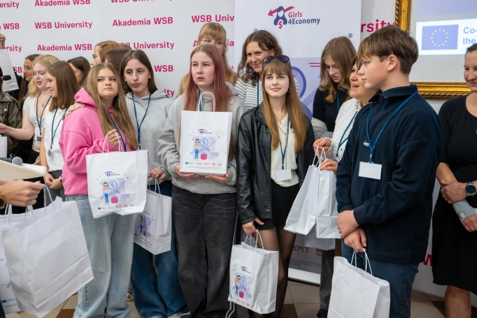 Zdjęcie nr 76 z galerii Girls4Economy fotorelacja