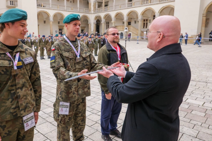 Zdjęcie nr 5 z galerii Uczniowie &bdquo;Szybińskiego&rdquo; wygrali XIV Og&oacute;lnopolski Turniej Klas o Profilu Mundurowym