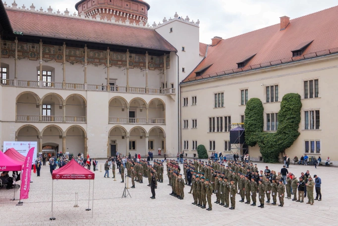 Zdjęcie nr 2 z galerii Uczniowie &bdquo;Szybińskiego&rdquo; wygrali XIV Og&oacute;lnopolski Turniej Klas o Profilu Mundurowym