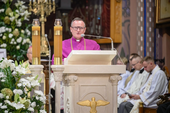 Zdjęcie nr 11 z galerii Nabożeństwo Ekumeniczne w Bazylice pw. Najświętszej Maryi Panny Anielskiej w Dąbrowie G&oacute;rniczej