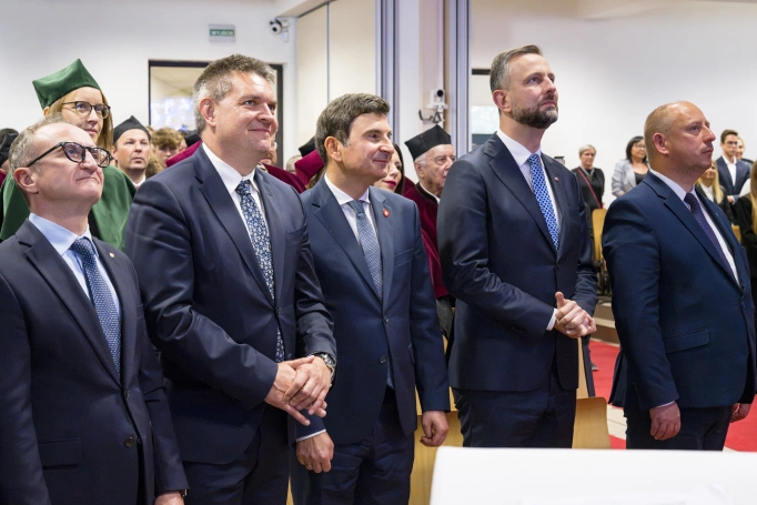 Zdjęcie nr 45 z galerii  32. rok akademicki w Akademii WSB oficjalnie rozpoczęty!