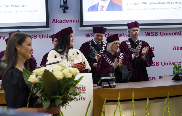 Zdjęcie nr 52 z galerii  32. rok akademicki w Akademii WSB oficjalnie rozpoczęty!