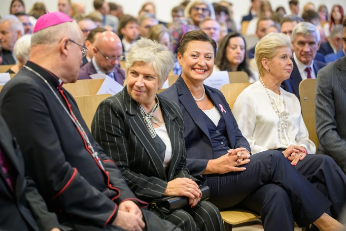 Zdjęcie nr 38 z galerii  32. rok akademicki w Akademii WSB oficjalnie rozpoczęty!
