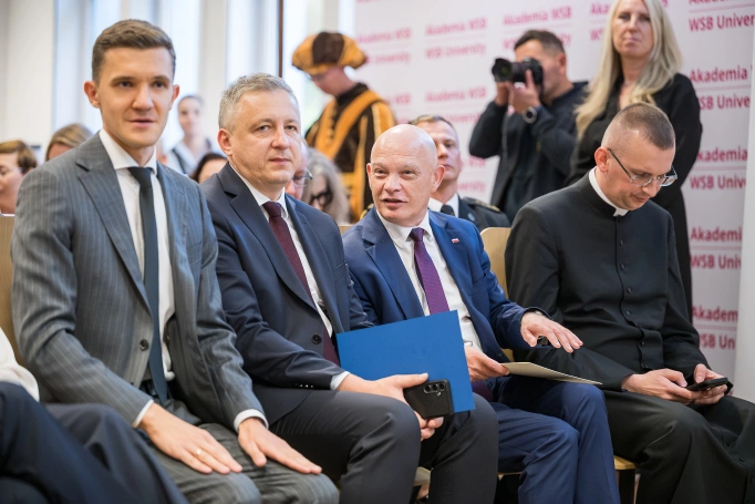 Zdjęcie nr 40 z galerii  32. rok akademicki w Akademii WSB oficjalnie rozpoczęty!
