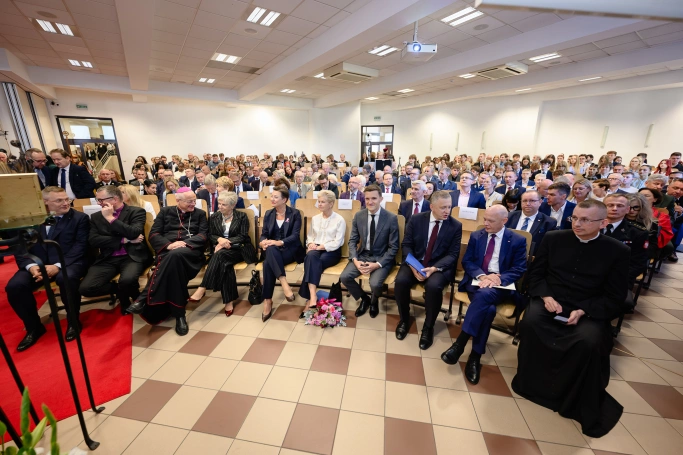 Zdjęcie nr 43 z galerii  32. rok akademicki w Akademii WSB oficjalnie rozpoczęty!