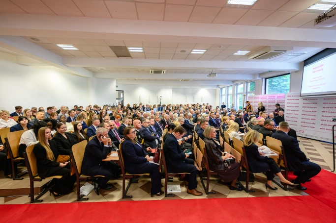Zdjęcie nr 41 z galerii  32. rok akademicki w Akademii WSB oficjalnie rozpoczęty!