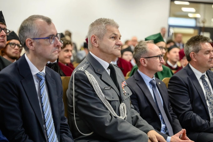 Zdjęcie nr 11 z galerii  32. rok akademicki w Akademii WSB oficjalnie rozpoczęty!