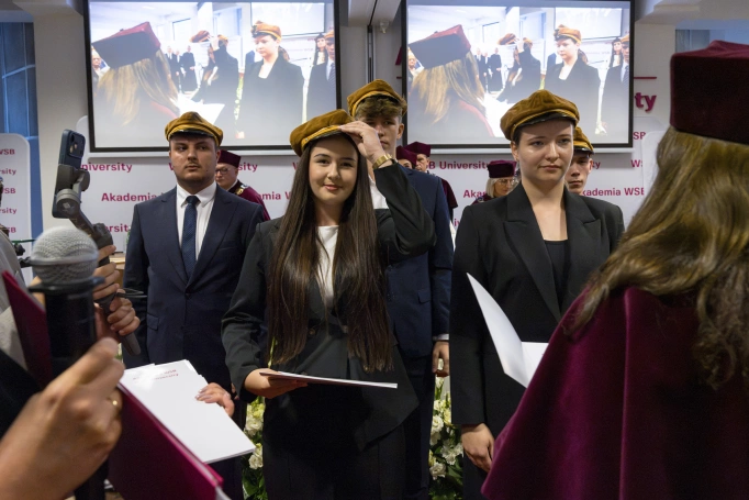 Zdjęcie nr 9 z galerii Immatrykulacja nowych student&oacute;w &ndash; kształcących się w języku polskim i językach obcych &ndash; oraz doktorant&oacute;w Interdyscyplinarnej Międzynarodowej Szkoły Doktorskiej Akademii WSB