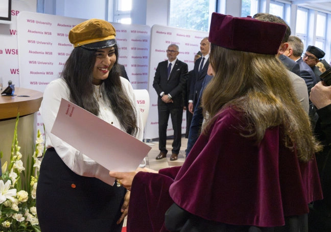 Zdjęcie nr 16 z galerii Immatrykulacja nowych student&oacute;w &ndash; kształcących się w języku polskim i językach obcych &ndash; oraz doktorant&oacute;w Interdyscyplinarnej Międzynarodowej Szkoły Doktorskiej Akademii WSB