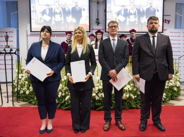 Zdjęcie nr 21 z galerii Immatrykulacja nowych student&oacute;w &ndash; kształcących się w języku polskim i językach obcych &ndash; oraz doktorant&oacute;w Interdyscyplinarnej Międzynarodowej Szkoły Doktorskiej Akademii WSB