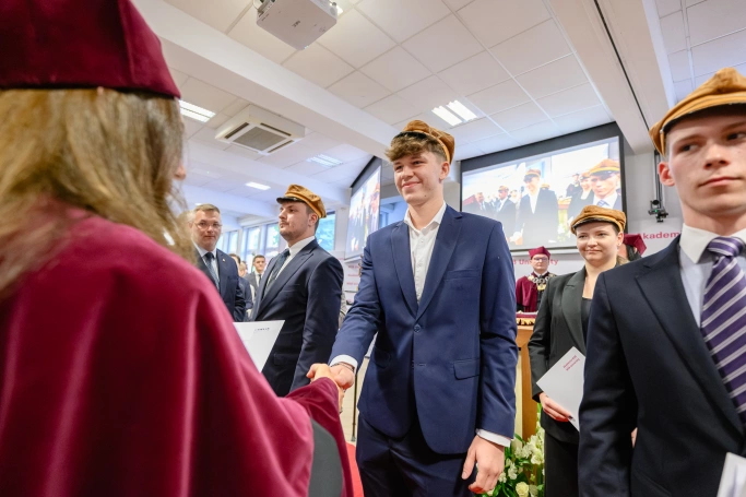 Zdjęcie nr 7 z galerii Immatrykulacja nowych student&oacute;w &ndash; kształcących się w języku polskim i językach obcych &ndash; oraz doktorant&oacute;w Interdyscyplinarnej Międzynarodowej Szkoły Doktorskiej Akademii WSB