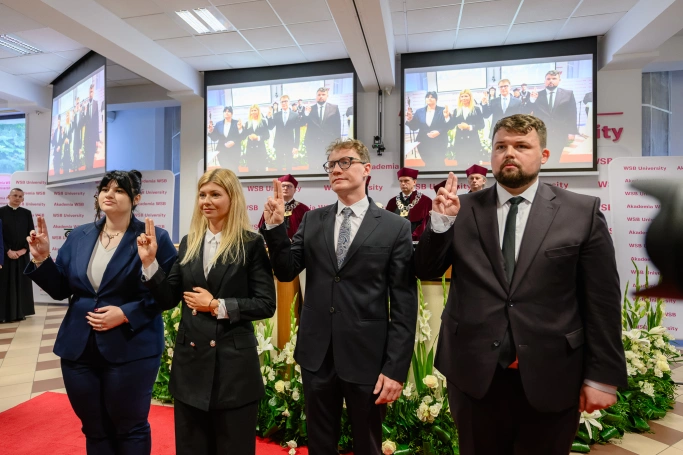 Zdjęcie nr 20 z galerii Immatrykulacja nowych student&oacute;w &ndash; kształcących się w języku polskim i językach obcych &ndash; oraz doktorant&oacute;w Interdyscyplinarnej Międzynarodowej Szkoły Doktorskiej Akademii WSB