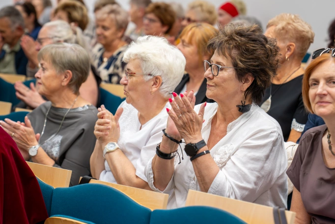 Zdjęcie nr 17 z galerii Uroczysta inauguracja roku akademickiego 2026/2027 Jaworznickiego Uniwersytetu Trzeciego Wieku