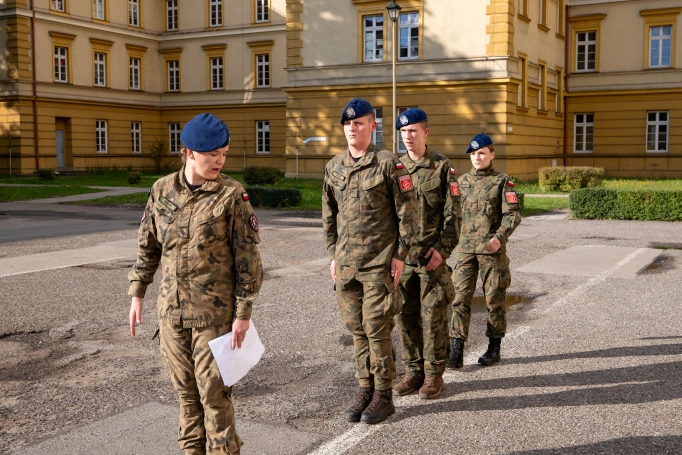 Zdjęcie nr 47 z galerii Trzy dni w koszarach, finał na Wawelu. Za nami XIV Og&oacute;lnopolski Turniej Klas o Profilu Mundurowym - I 