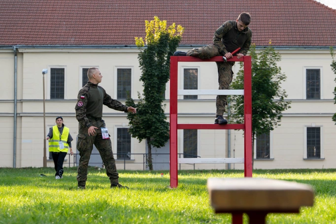 Zdjęcie nr 2 z galerii Trzy dni w koszarach, finał na Wawelu. Za nami XIV Og&oacute;lnopolski Turniej Klas o Profilu Mundurowym - I 