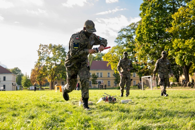 Zdjęcie nr 3 z galerii Trzy dni w koszarach, finał na Wawelu. Za nami XIV Og&oacute;lnopolski Turniej Klas o Profilu Mundurowym - I 
