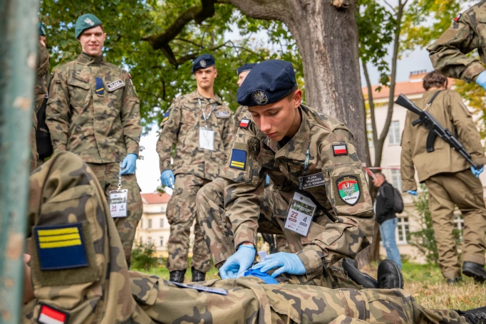Zdjęcie nr 39 z galerii Trzy dni w koszarach, finał na Wawelu. Za nami XIV Og&oacute;lnopolski Turniej Klas o Profilu Mundurowym - I 