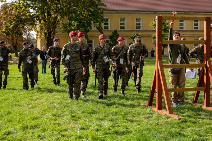 Zdjęcie nr 45 z galerii Trzy dni w koszarach, finał na Wawelu. Za nami XIV Og&oacute;lnopolski Turniej Klas o Profilu Mundurowym - I 