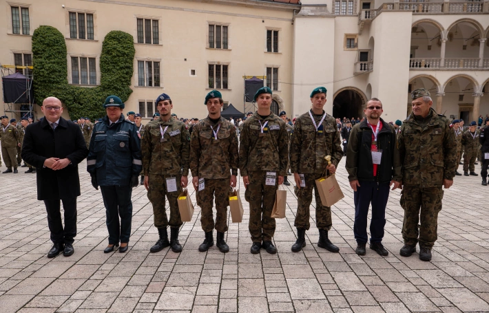 Zdjęcie nr 23 z galerii Trzy dni w koszarach, finał na Wawelu. Za nami XIV Og&oacute;lnopolski Turniej Klas o Profilu Mundurowym - III