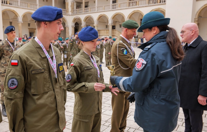 Zdjęcie nr 24 z galerii Trzy dni w koszarach, finał na Wawelu. Za nami XIV Og&oacute;lnopolski Turniej Klas o Profilu Mundurowym - III