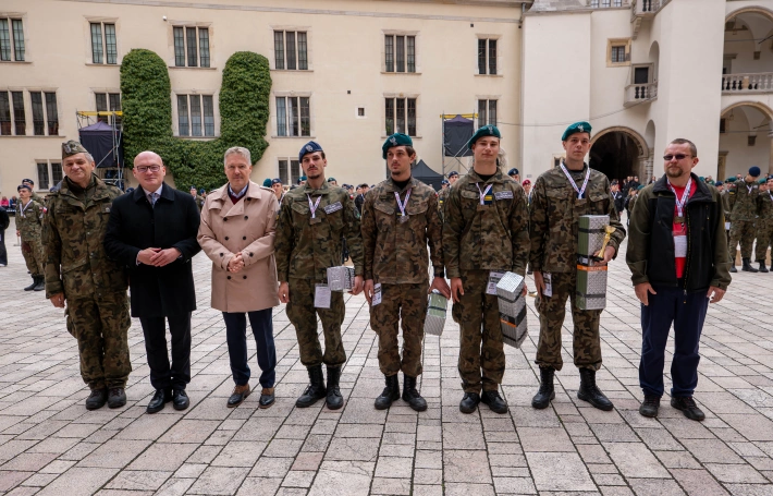 Zdjęcie nr 25 z galerii Trzy dni w koszarach, finał na Wawelu. Za nami XIV Og&oacute;lnopolski Turniej Klas o Profilu Mundurowym - III