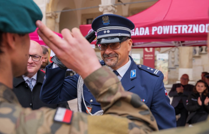 Zdjęcie nr 27 z galerii Trzy dni w koszarach, finał na Wawelu. Za nami XIV Og&oacute;lnopolski Turniej Klas o Profilu Mundurowym - III