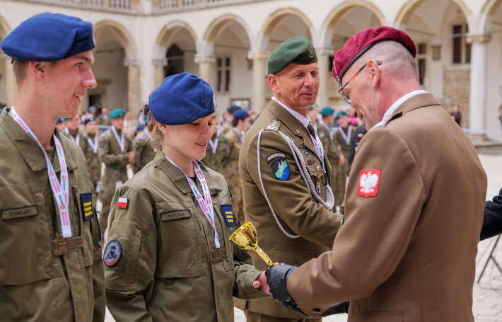 Zdjęcie nr 30 z galerii Trzy dni w koszarach, finał na Wawelu. Za nami XIV Og&oacute;lnopolski Turniej Klas o Profilu Mundurowym - III