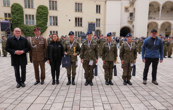Zdjęcie nr 31 z galerii Trzy dni w koszarach, finał na Wawelu. Za nami XIV Og&oacute;lnopolski Turniej Klas o Profilu Mundurowym - III