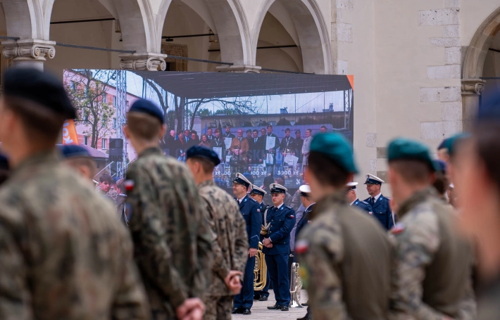 Zdjęcie nr 6 z galerii Trzy dni w koszarach, finał na Wawelu. Za nami XIV Og&oacute;lnopolski Turniej Klas o Profilu Mundurowym - III