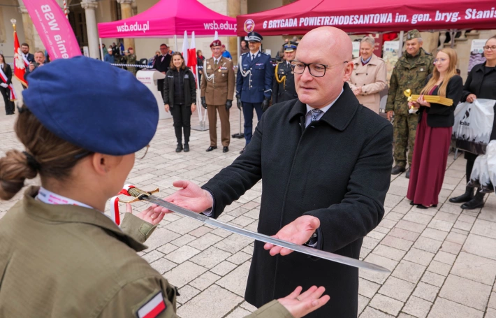 Zdjęcie nr 54 z galerii Trzy dni w koszarach, finał na Wawelu. Za nami XIV Og&oacute;lnopolski Turniej Klas o Profilu Mundurowym - III