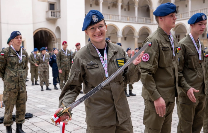 Zdjęcie nr 55 z galerii Trzy dni w koszarach, finał na Wawelu. Za nami XIV Og&oacute;lnopolski Turniej Klas o Profilu Mundurowym - III