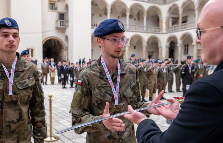 Zdjęcie nr 58 z galerii Trzy dni w koszarach, finał na Wawelu. Za nami XIV Og&oacute;lnopolski Turniej Klas o Profilu Mundurowym - III