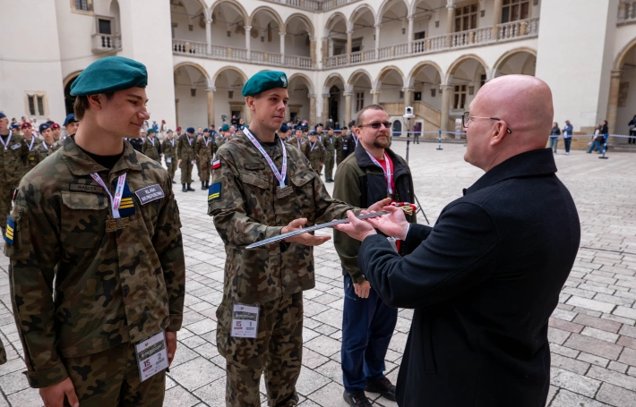 Zdjęcie nr 59 z galerii Trzy dni w koszarach, finał na Wawelu. Za nami XIV Og&oacute;lnopolski Turniej Klas o Profilu Mundurowym - III