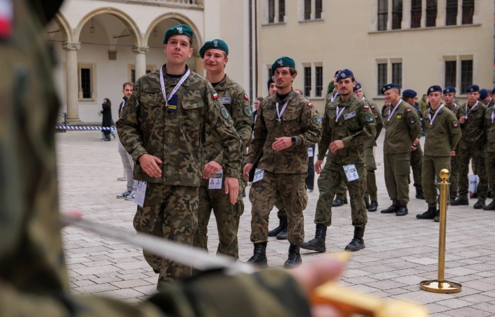 Zdjęcie nr 60 z galerii Trzy dni w koszarach, finał na Wawelu. Za nami XIV Og&oacute;lnopolski Turniej Klas o Profilu Mundurowym - III