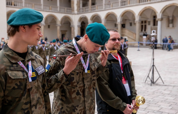 Zdjęcie nr 62 z galerii Trzy dni w koszarach, finał na Wawelu. Za nami XIV Og&oacute;lnopolski Turniej Klas o Profilu Mundurowym - III