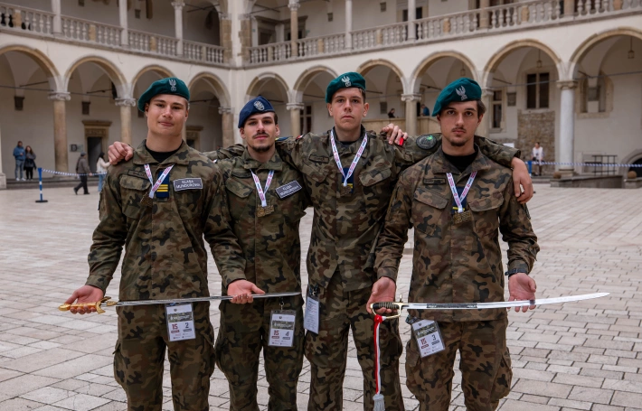 Zdjęcie nr 66 z galerii Trzy dni w koszarach, finał na Wawelu. Za nami XIV Og&oacute;lnopolski Turniej Klas o Profilu Mundurowym - III