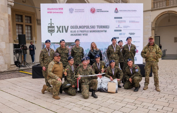 Zdjęcie nr 67 z galerii Trzy dni w koszarach, finał na Wawelu. Za nami XIV Og&oacute;lnopolski Turniej Klas o Profilu Mundurowym - III