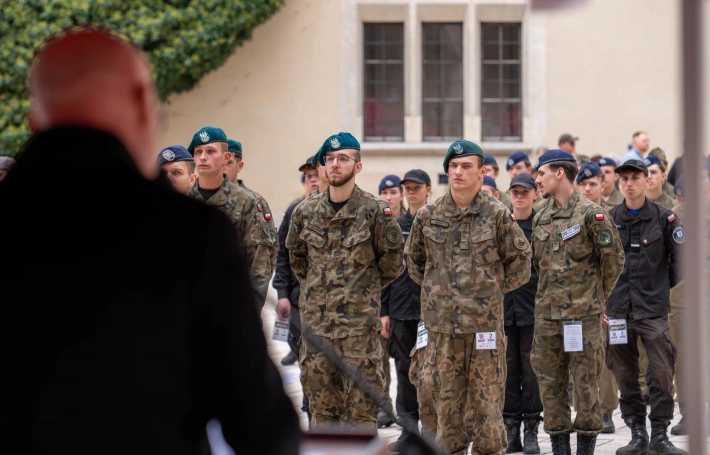 Zdjęcie nr 10 z galerii Trzy dni w koszarach, finał na Wawelu. Za nami XIV Og&oacute;lnopolski Turniej Klas o Profilu Mundurowym - III