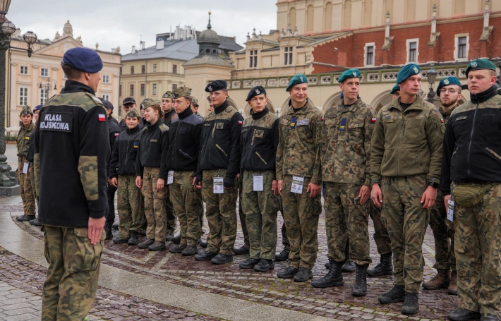 Zdjęcie nr 16 z galerii Trzy dni w koszarach, finał na Wawelu. Za nami XIV Og&oacute;lnopolski Turniej Klas o Profilu Mundurowym - III