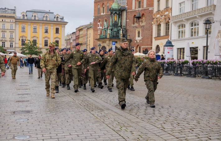Zdjęcie nr 34 z galerii Trzy dni w koszarach, finał na Wawelu. Za nami XIV Og&oacute;lnopolski Turniej Klas o Profilu Mundurowym - III