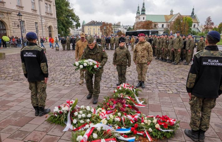 Zdjęcie nr 35 z galerii Trzy dni w koszarach, finał na Wawelu. Za nami XIV Og&oacute;lnopolski Turniej Klas o Profilu Mundurowym - III