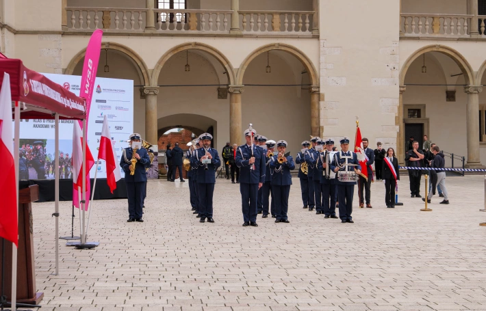 Zdjęcie nr 42 z galerii Trzy dni w koszarach, finał na Wawelu. Za nami XIV Og&oacute;lnopolski Turniej Klas o Profilu Mundurowym - III