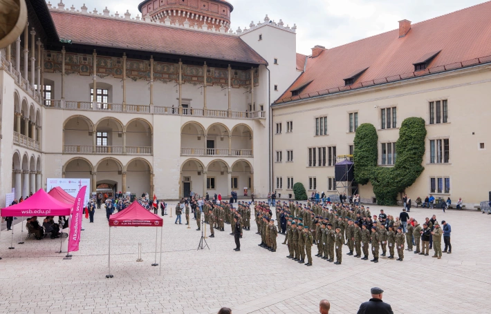 Zdjęcie nr 44 z galerii Trzy dni w koszarach, finał na Wawelu. Za nami XIV Og&oacute;lnopolski Turniej Klas o Profilu Mundurowym - III