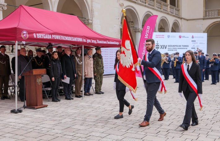 Zdjęcie nr 45 z galerii Trzy dni w koszarach, finał na Wawelu. Za nami XIV Og&oacute;lnopolski Turniej Klas o Profilu Mundurowym - III