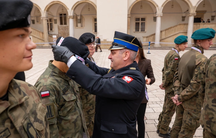 Zdjęcie nr 46 z galerii Trzy dni w koszarach, finał na Wawelu. Za nami XIV Og&oacute;lnopolski Turniej Klas o Profilu Mundurowym - III