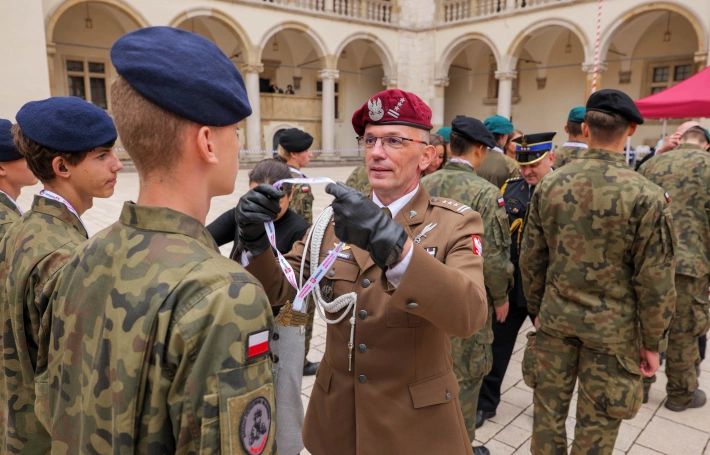 Zdjęcie nr 47 z galerii Trzy dni w koszarach, finał na Wawelu. Za nami XIV Og&oacute;lnopolski Turniej Klas o Profilu Mundurowym - III