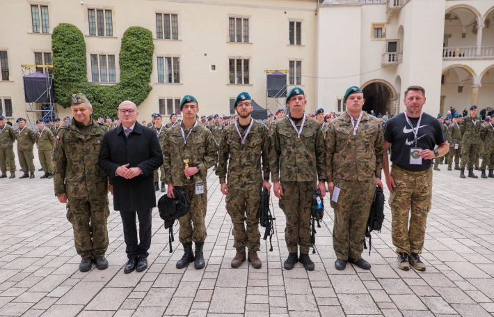 Zdjęcie nr 52 z galerii Trzy dni w koszarach, finał na Wawelu. Za nami XIV Og&oacute;lnopolski Turniej Klas o Profilu Mundurowym - III