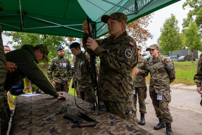 Zdjęcie nr 12 z galerii Trzy dni w koszarach, finał na Wawelu. Za nami XIV Og&oacute;lnopolski Turniej Klas o Profilu Mundurowym - II