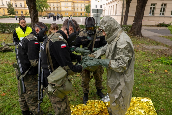 Zdjęcie nr 18 z galerii Trzy dni w koszarach, finał na Wawelu. Za nami XIV Og&oacute;lnopolski Turniej Klas o Profilu Mundurowym - II