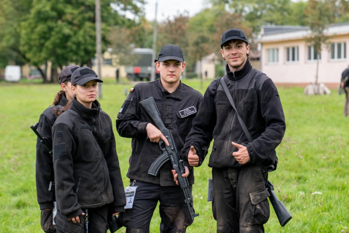 Zdjęcie nr 6 z galerii Trzy dni w koszarach, finał na Wawelu. Za nami XIV Og&oacute;lnopolski Turniej Klas o Profilu Mundurowym - II